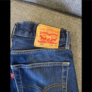 LEVI’S 505. 32 x 32